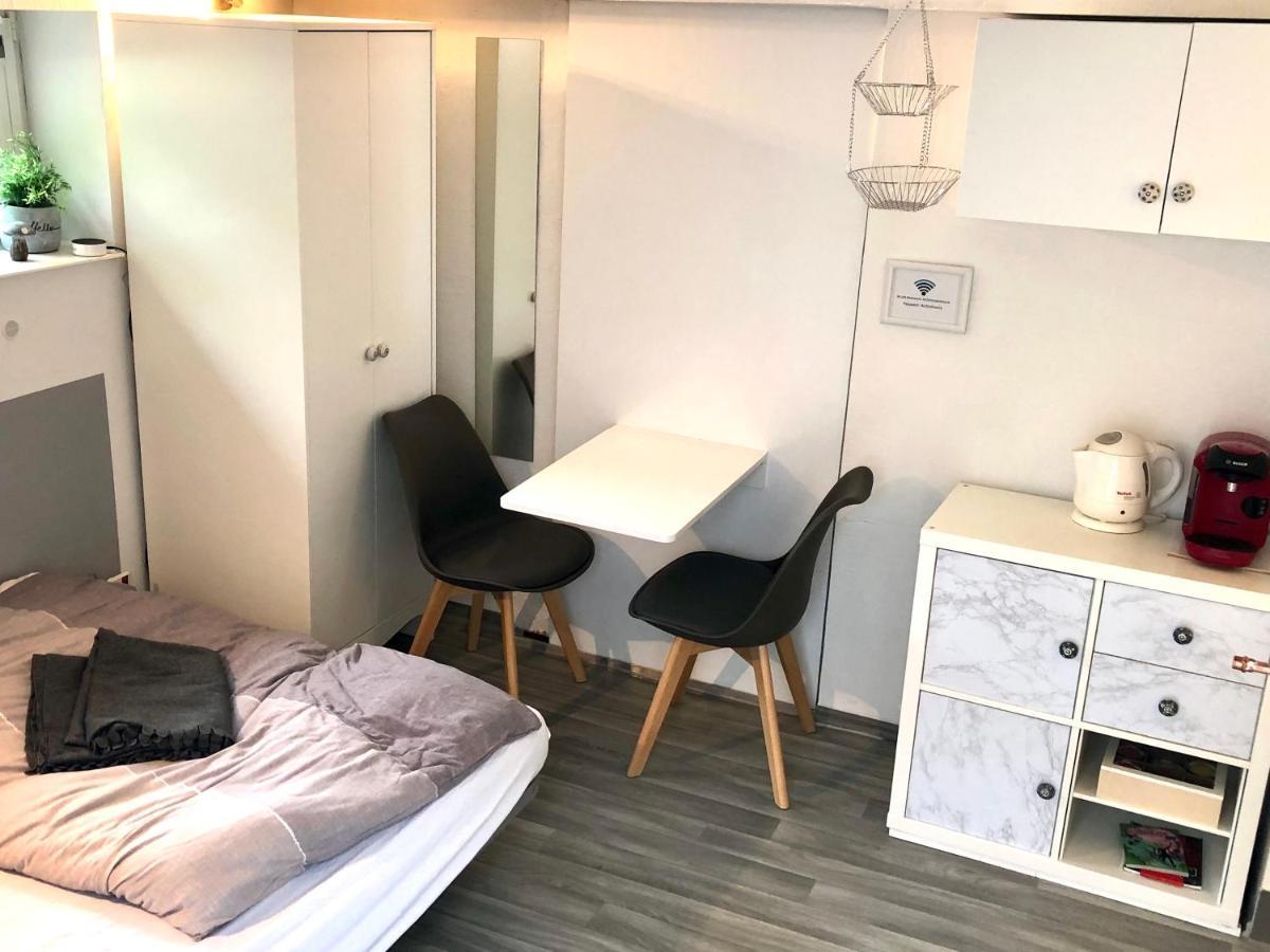 Modernes Zimmer Mit Kuechenzeile Und Bad Denkte 외부 사진