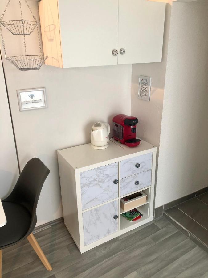 Modernes Zimmer Mit Kuechenzeile Und Bad Denkte 외부 사진