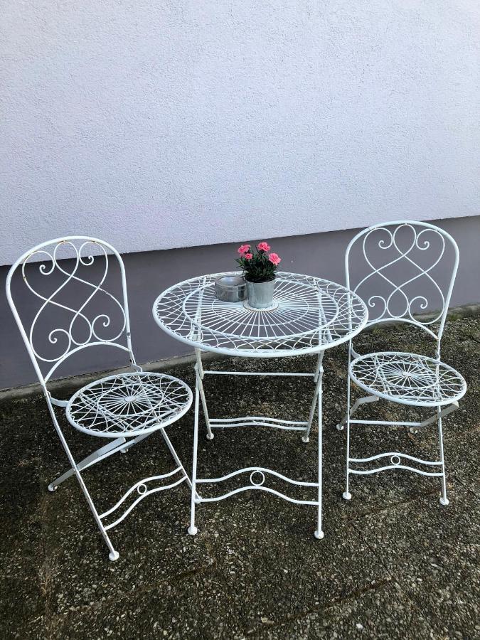 Modernes Zimmer Mit Kuechenzeile Und Bad Denkte 외부 사진
